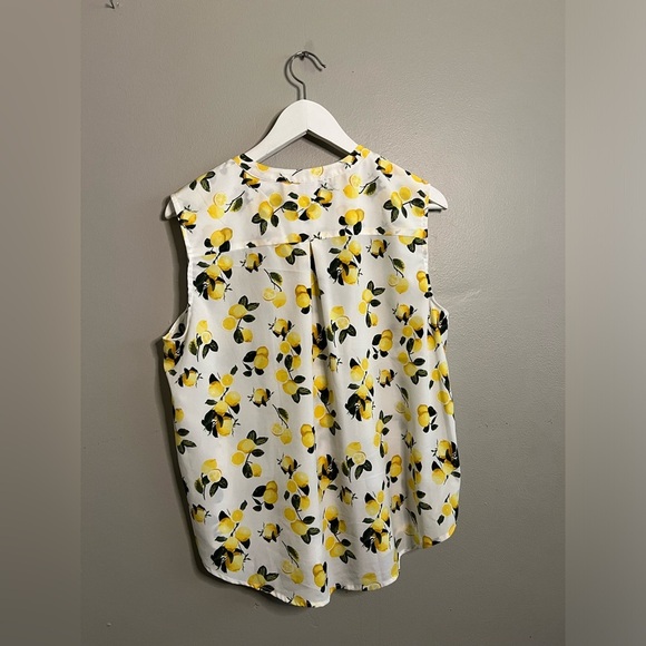 Lot of 3 Women’s Blouse Top Shirts sz M Lemon Dahlia Chevron Pink Rose Lace H&M - Picture 7 of 7